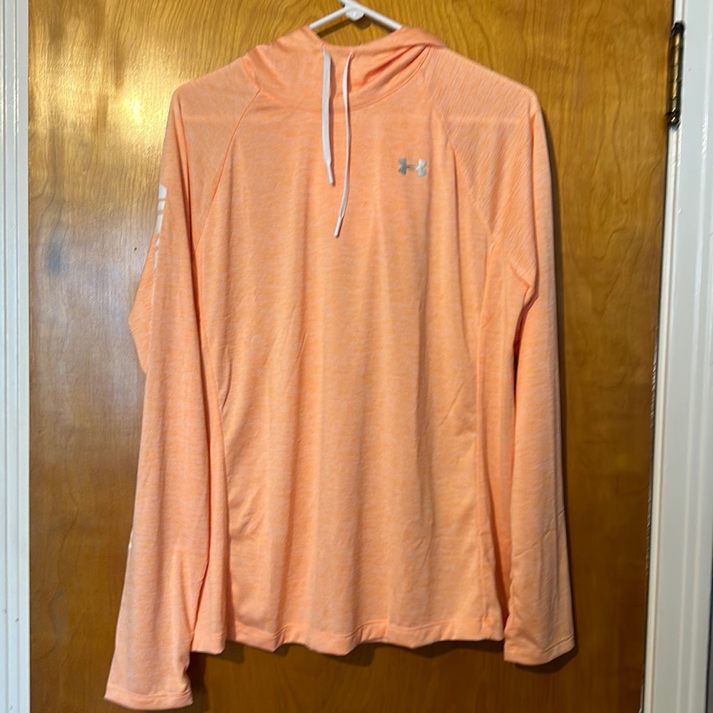 Thin hooded shirt